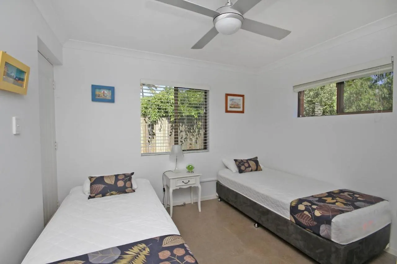Red Door Beach House Marcoola Avustralya